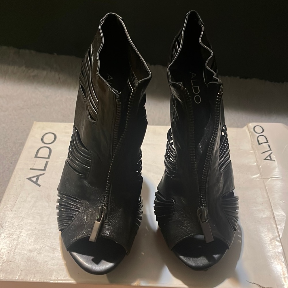 Also heels - Picture 1 of 3